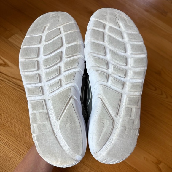 Nike Flex Runner 2 Slip-On Running Sneakers flat Gray white Shoes Boys Size 6 - Picture 9 of 13